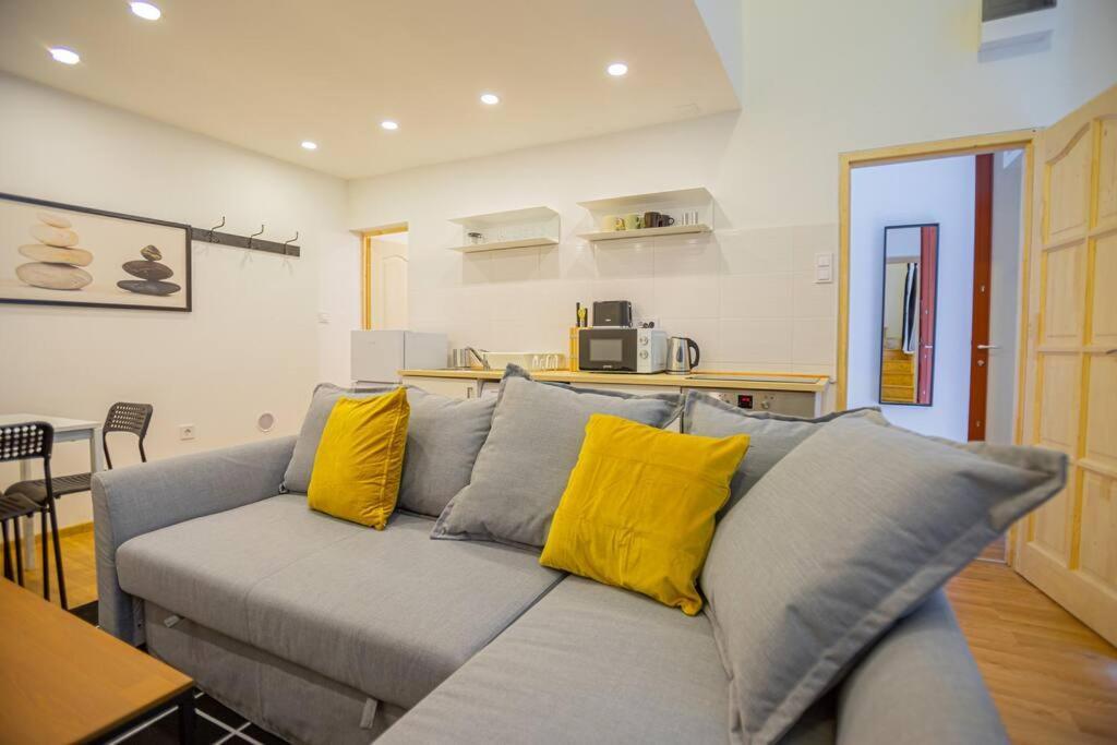 בודפשט 2 Bedroom Flat In The Dob Street, Venus מראה חיצוני תמונה