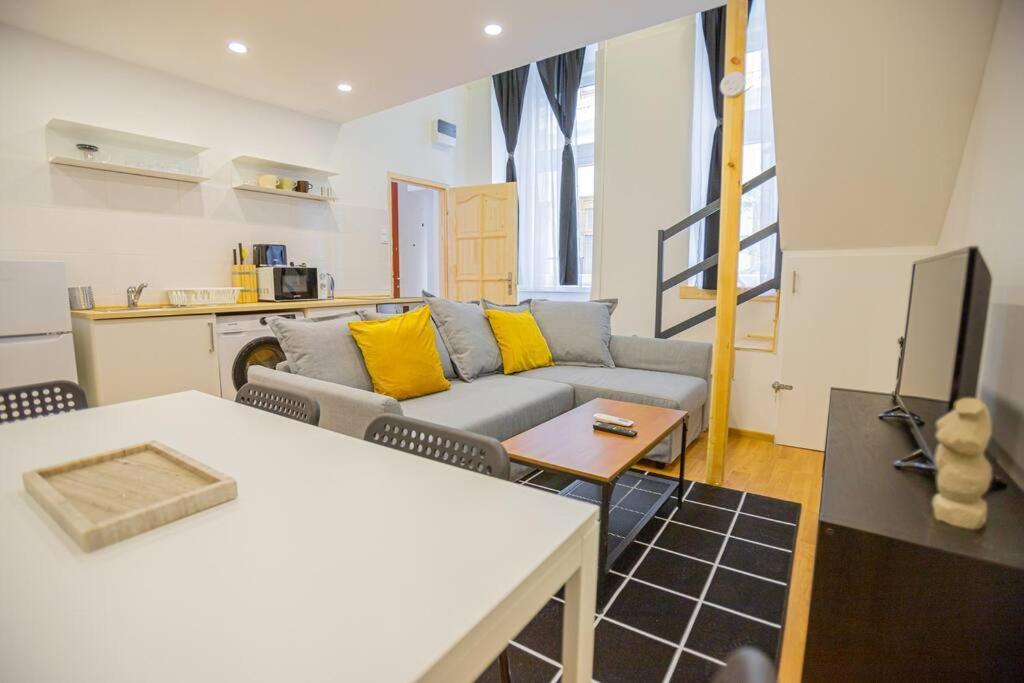 בודפשט 2 Bedroom Flat In The Dob Street, Venus מראה חיצוני תמונה