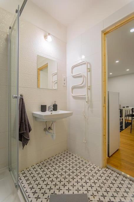 בודפשט 2 Bedroom Flat In The Dob Street, Venus מראה חיצוני תמונה