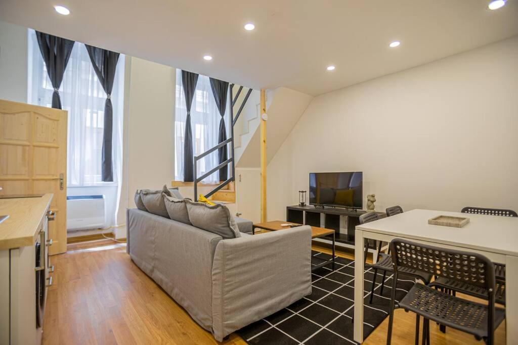 בודפשט 2 Bedroom Flat In The Dob Street, Venus מראה חיצוני תמונה